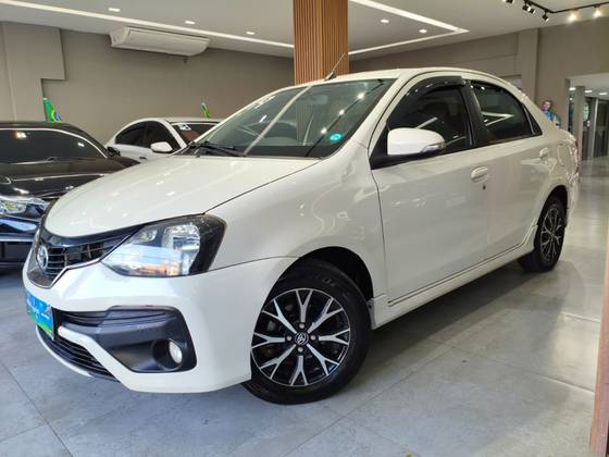TOYOTA ETIOS 1.5 PLATINUM SEDAN 16V FLEX 4P AUTOMÁTICO